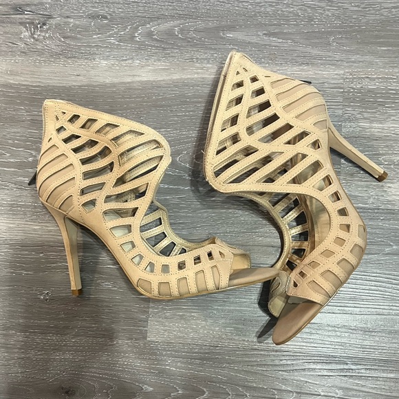 BCBG High Heel Booties Cut Out Drita Women 4" Peep Toe Zip Closure Brown Tan 9.5 - Picture 1 of 4